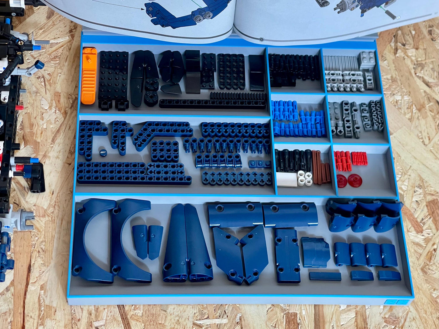 BRICK BUDDY™ TECH – Modular Building Tray | Eco-Friendly Organiser With Removable Guide Stand