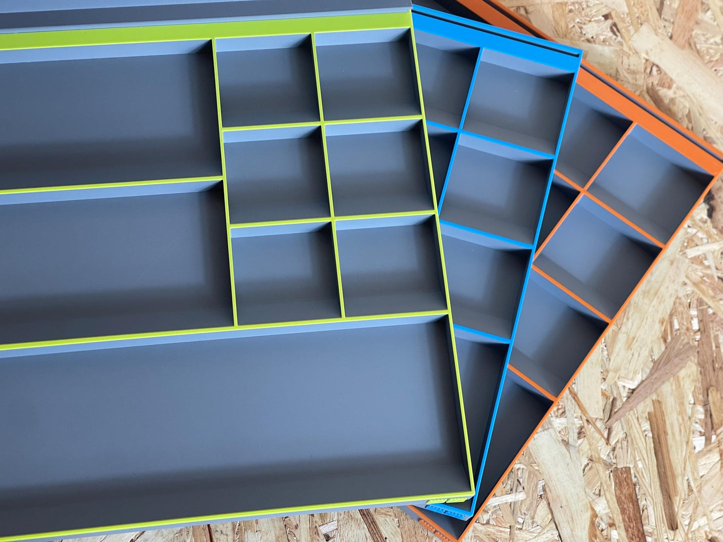 BRICK BUDDY™ TECH – Modular Building Tray | Eco-Friendly Organiser With Removable Guide Stand