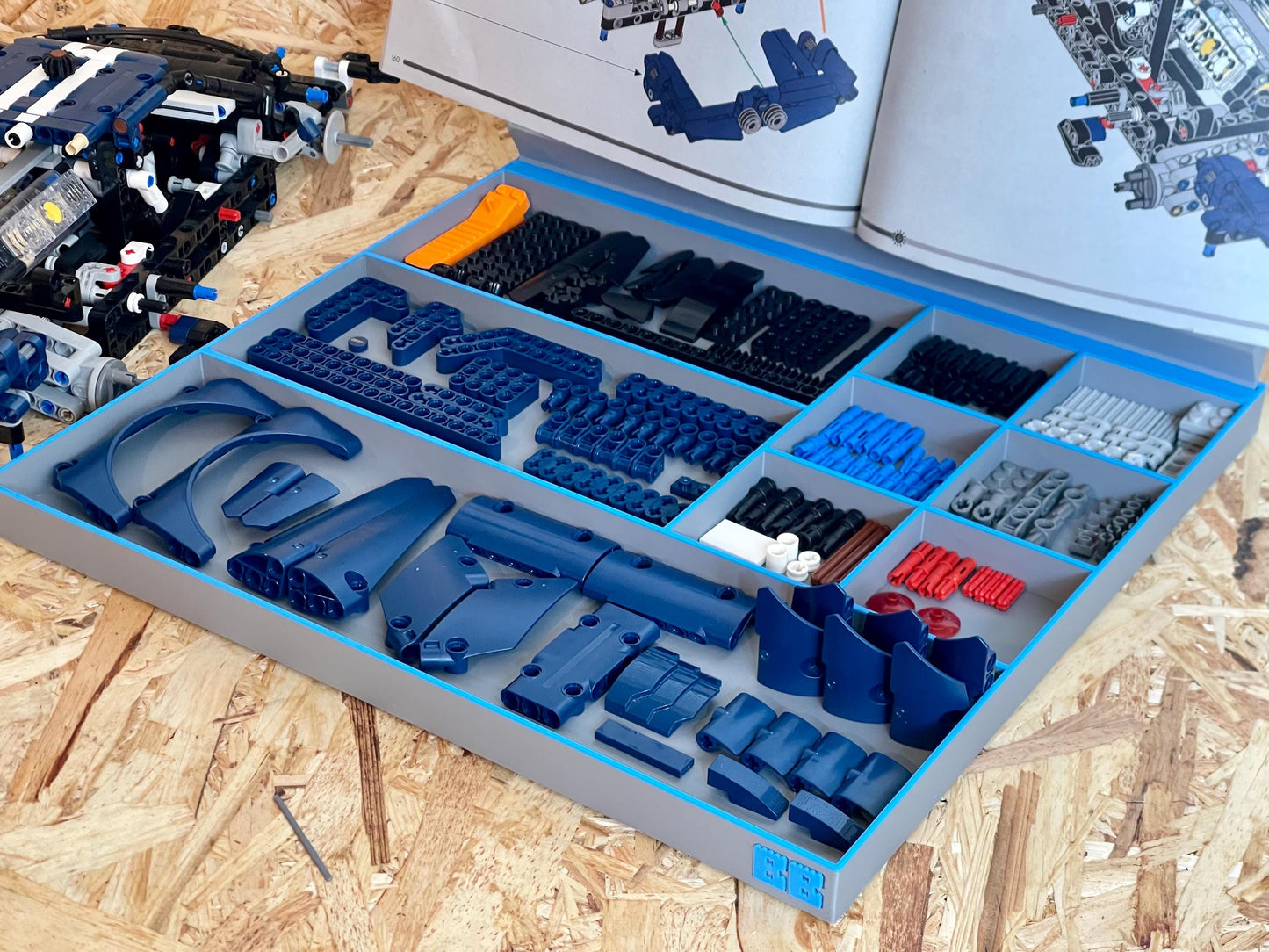 BRICK BUDDY™ TECH – Modular Building Tray | Eco-Friendly Organiser With Removable Guide Stand
