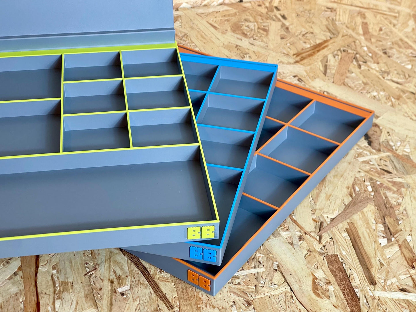 BRICK BUDDY™ TECH – Modular Building Tray | Eco-Friendly Organiser With Removable Guide Stand